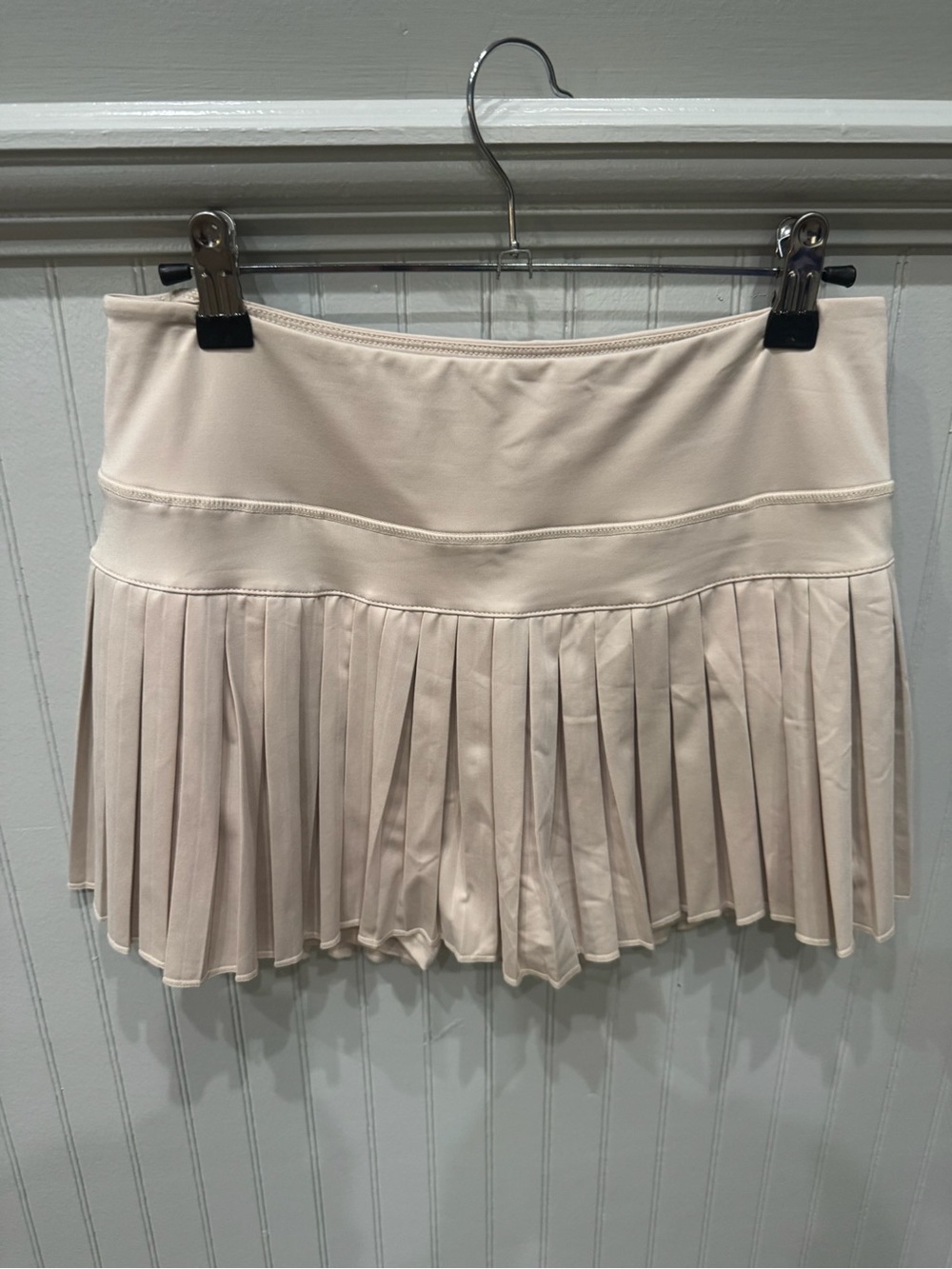 Goldhinge Beige Pleated Athletic Skirt Size Medium